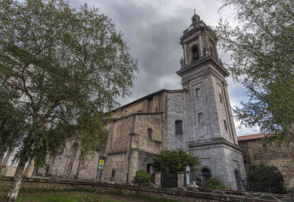 Guipúzcoa - Oñati 05 - iglesia de San Miguel.jpg